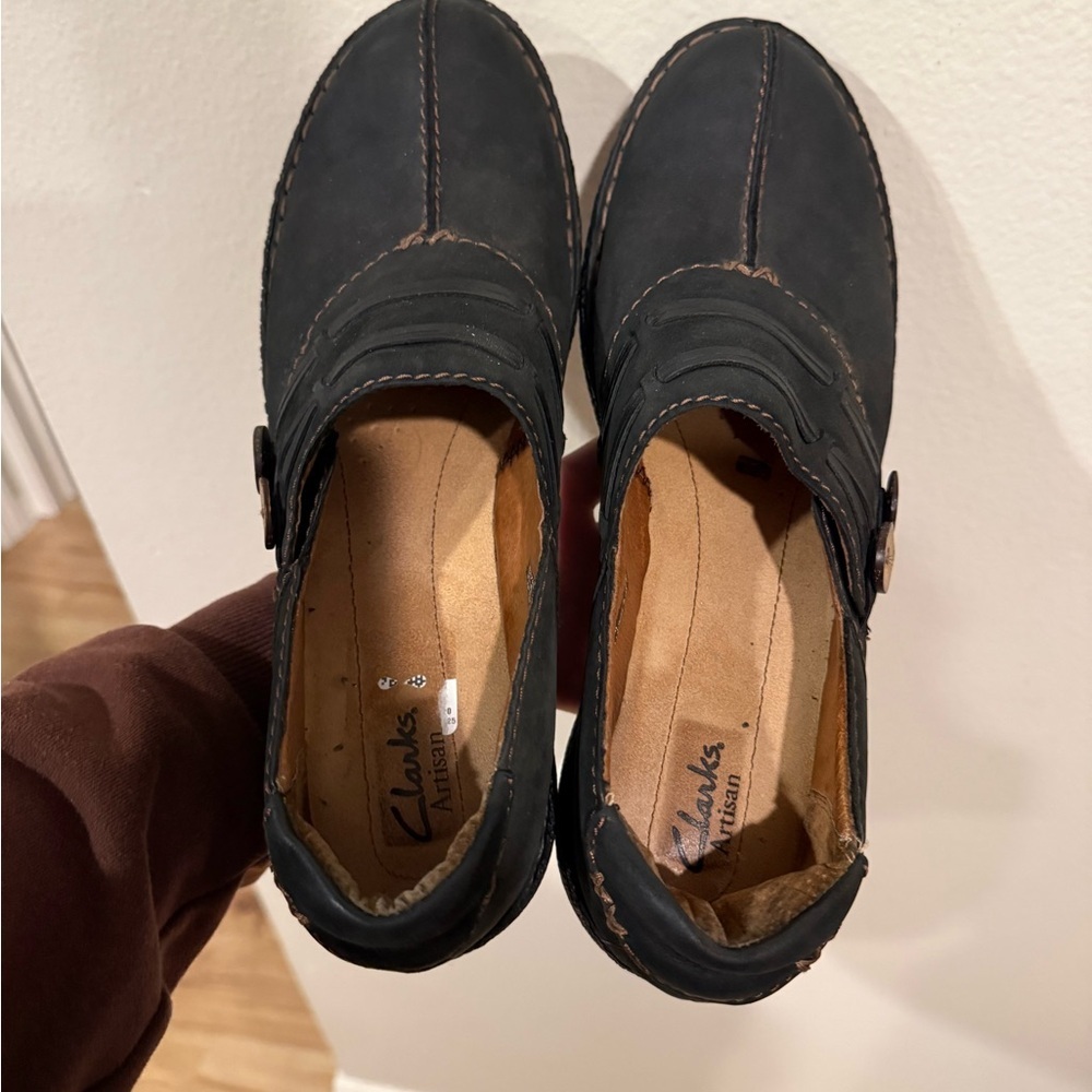Clarks Black Mules with Brown Accents 11M - Picture 2 of 6